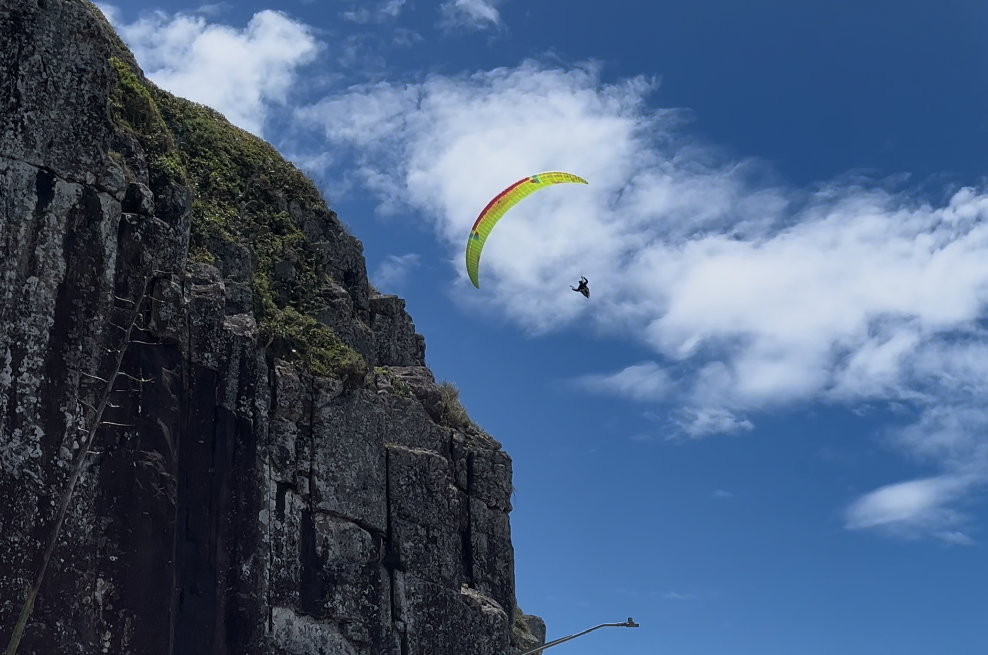 Voo de Parapente no Morro do Farol