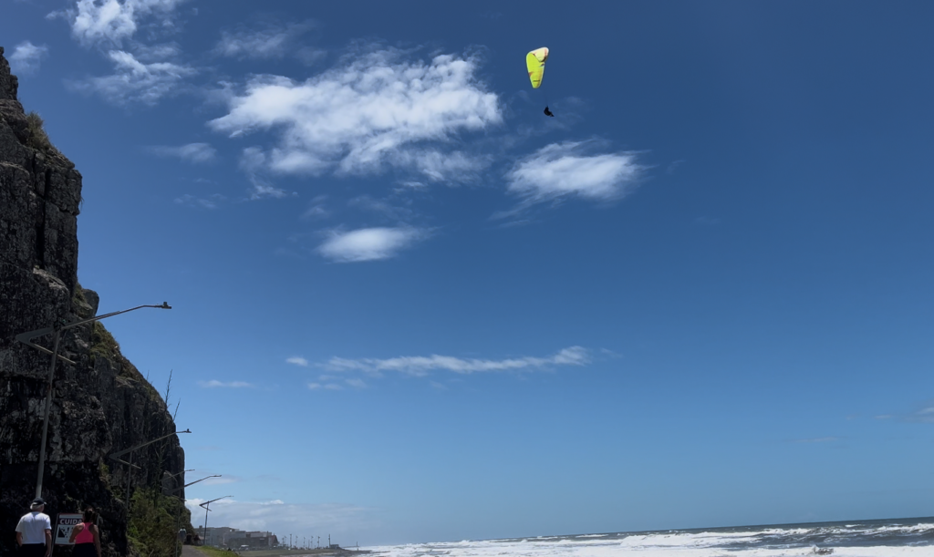 Voo de Parapente no Morro do Farol